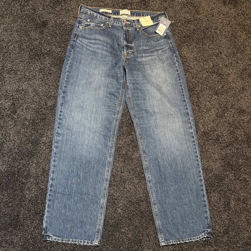 Classic Blue Womens mid rise 90s baggy Jeans - NWT - size 8